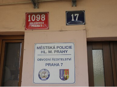 55,60 PB - lky a injekn stkaky - pedny Mstsk policii